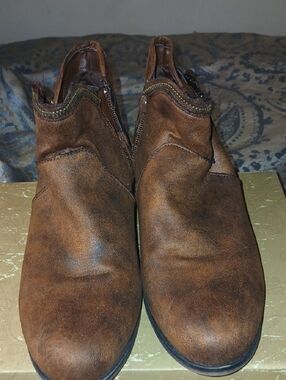 AMERICAN RAG- Womens Brown Suede Slip-On Booties